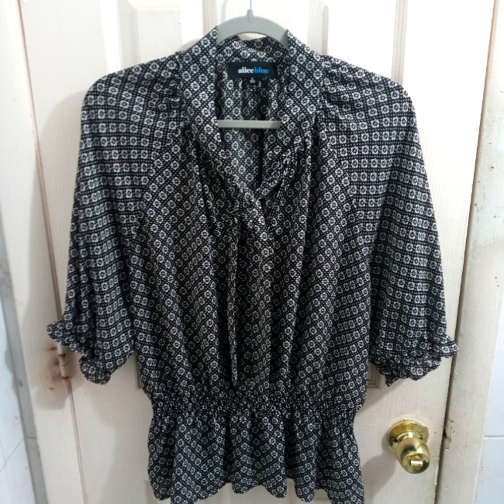 Alice Blue Black White Floral Smocked Tie Front Blouse Size Large
